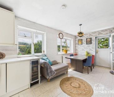 4 bedroom detached house to rent - Photo 4