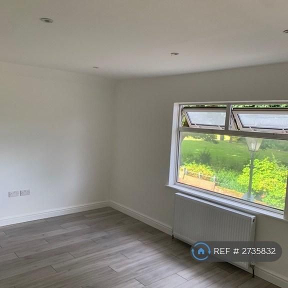 4 bedroom end of terrace house to rent - Photo 1