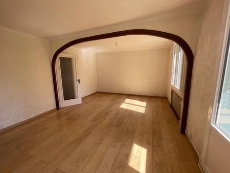 Location Appartement 4 pièces 74m² VILLEURBANNE 69100 - Photo 3