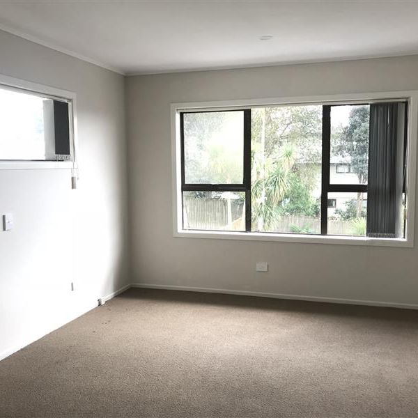 NEW WINDSOR, 4 BEDROOMS - Photo 1