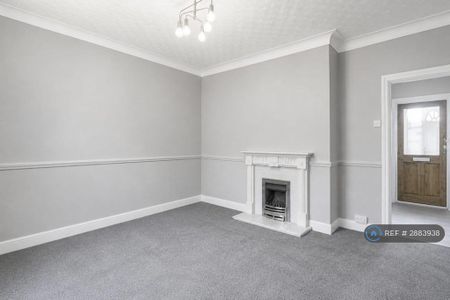 3 bedroom terraced house to rent - Photo 2