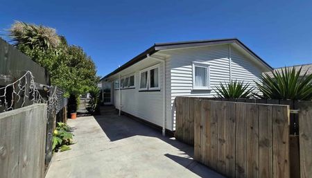 Tidy 3 bedroom home - AVAILABLE NOW! - Photo 5