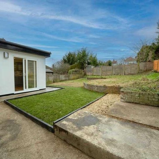 Warren Road, Banstead, SM7 - Photo 1