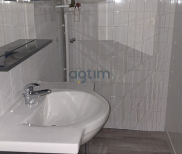 Location Appartement 2 pièces 38m² LA ROCHE SUR YON 85000 - Photo 3