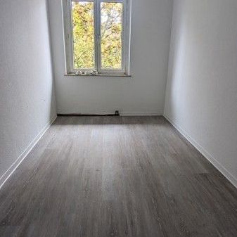 1,5-Zimmer-Whg. sucht DICH! Klein aber fein teilsaniert + renoviert - Foto 1