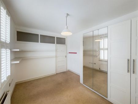 3 bedroom flat to rent - Photo 4