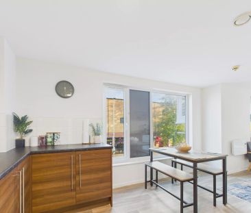 5 Bed Cluster Ensuite - Photo 3