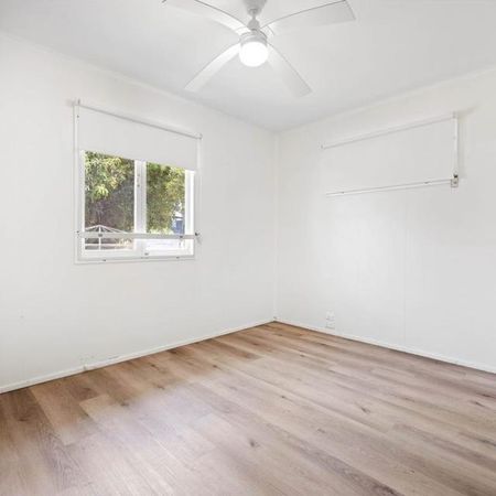 Move-In Ready Home Close to Schools and Shops! - Photo 3