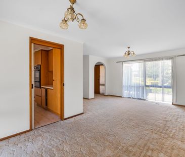 Freshly Painted Three Bedroom House In The Heart of Wantirna South! - Photo 2