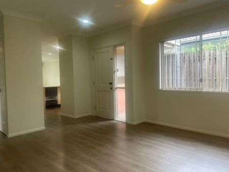 Lovely 3 bedroom renovated home in popular Upper Coomera - Photo 3