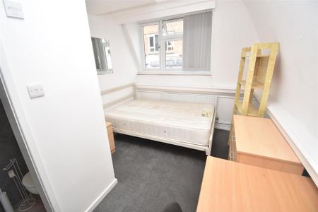 6 bedroom flat to rent - Photo 5