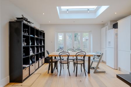 4 bedroom terraced house to rent - Photo 4