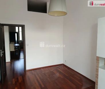 Velmi hezký a prostorný byt 2+1 po rekonstrukci, Praha 5 – Smíchov - Photo 1