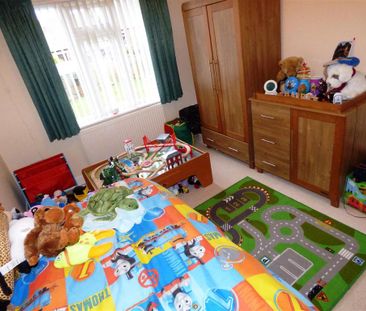 2 bedroom semi-detached bungalow to rent - Photo 3