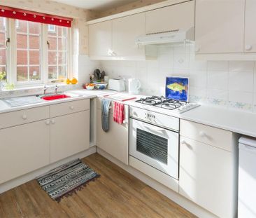 2 bedroom end of terrace house to rent - Photo 5