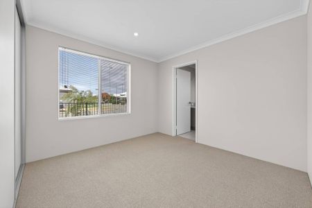 STUNNING 3 x 2 HOME - Photo 5