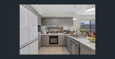 Modern Family Living in a Convenient Location - Photo 3