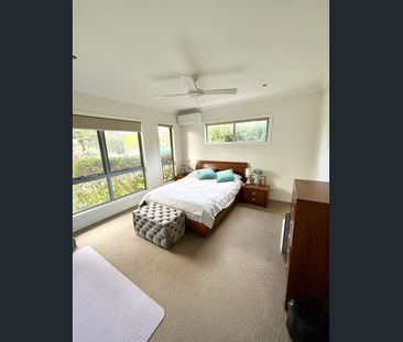 Private self contained 2 bed 1 bath huge bedrooms unit with use of ... - Photo 5