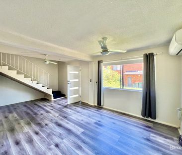 Well-Presented 2-Bedroom Townhouse in Tidy Complex... - Photo 1