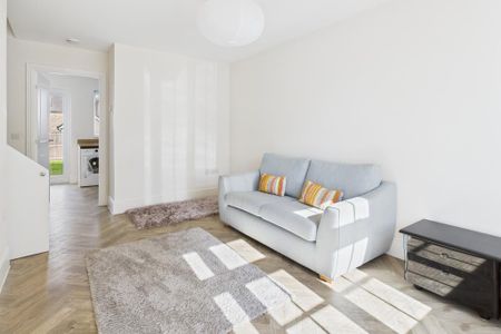 2 bedroom end of terrace house to rent - Photo 3