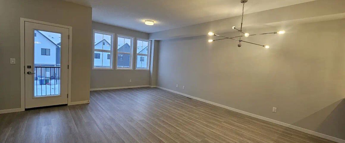 Pet Friendly - Brand New Cozy 3 bedroom Townhome in Airdrie — 3 Bedrooms Townhouse - Photo 1