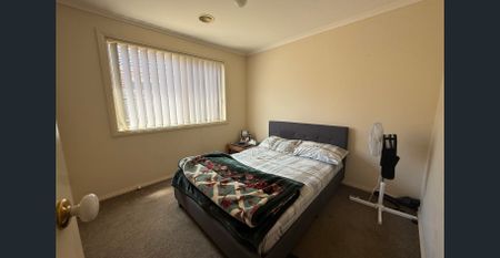 CHARMING FAMILY HOME WITH TWO LIVING ZONES - CONVENIENT & COMFORTABLE LIVING! - Photo 5