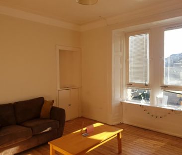 3 bedroom flat to rent - Photo 4