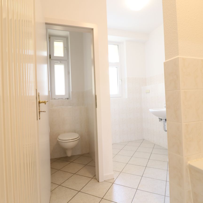 2-Zimmerwohnung im Zentrum mit Einbauküche, Wanne + Dusche - Foto 1