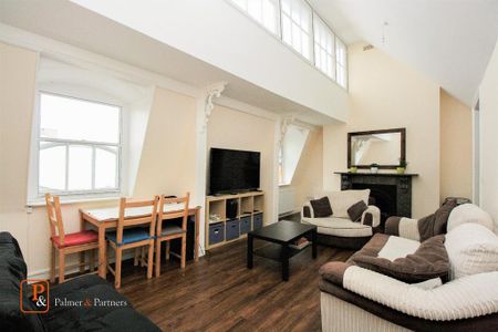 2 bedroom penthouse to rent - Photo 4