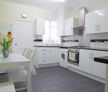 4 bedroom terraced house to rent - Photo 1