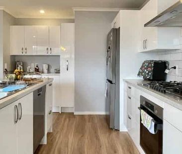 Luxury & Comfort - 4 Bedroom house - Photo 1