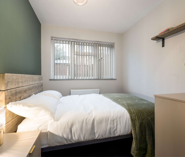 1 bedroom in a house share to rent - Photo 2