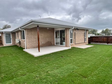 3 Kashmir Cct, Greenbank QLD 4124 - House For Rent | Domain - Photo 3