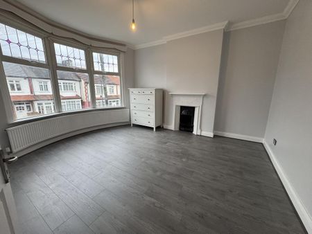 3 bedroom semi-detached house to rent - Photo 5