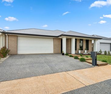 Sleek modern family home - Photo 6