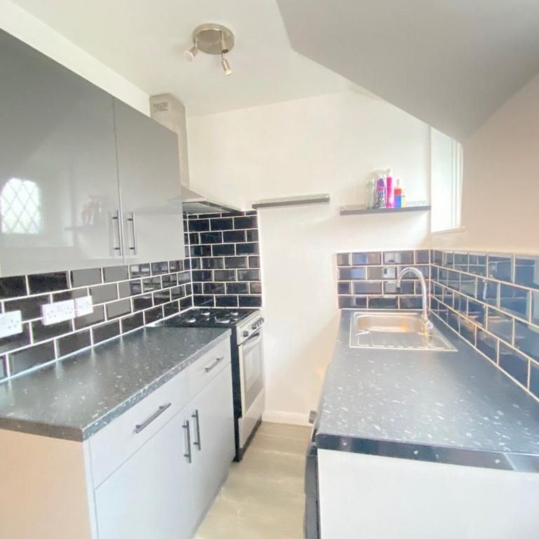 2 bedroom flat to rent - Photo 1