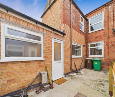 3 bedroom Terraced House to rent - Photo 5