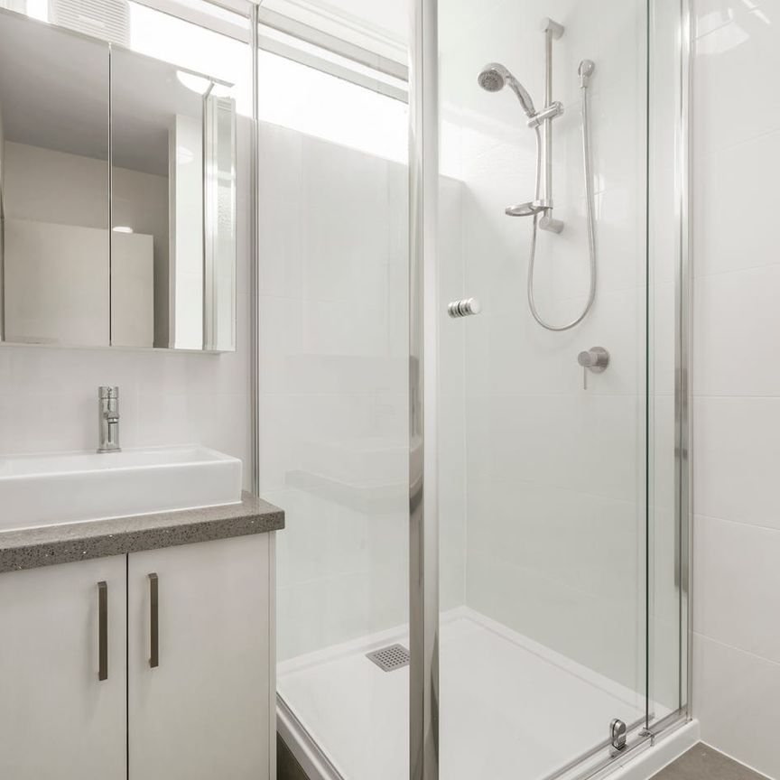 Renovated Apartment in the Heart of Kew - Photo 1