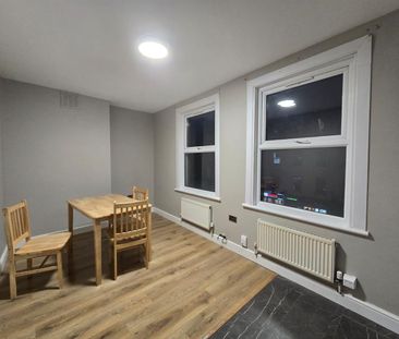 Manor Park Parade, London SE13 - Photo 2