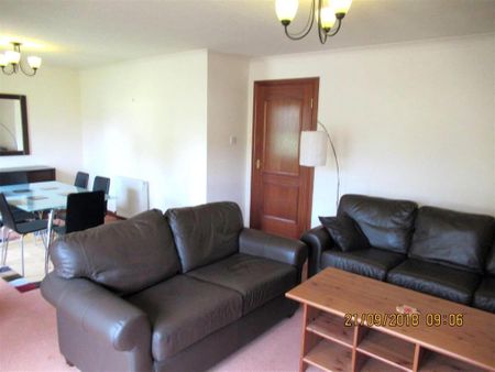 4 bedroom detached house to rent - Photo 2