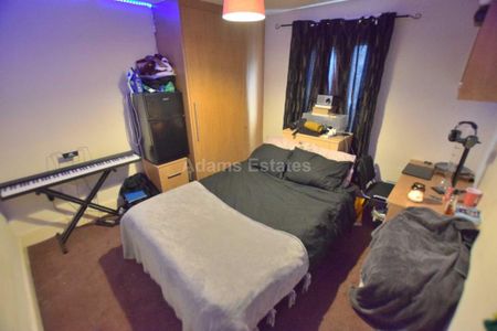 6 bedroom terraced house to rent - Photo 4