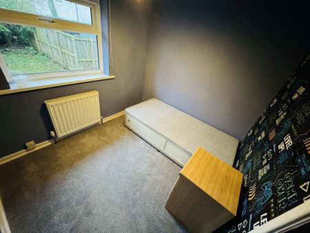 3 bedroom end of terrace house to rent - Photo 2