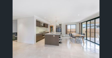 Break Lease Opportunity - Take Over The Fully FURNISHED 4 Bedroom Home - Photo 4