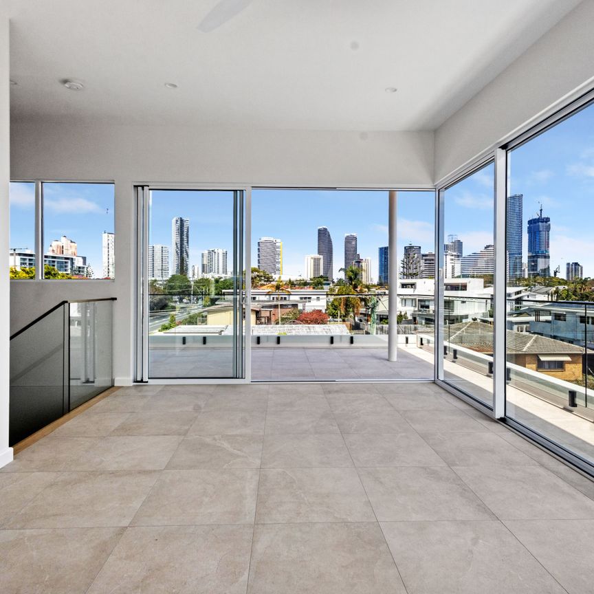 2/32 T E Peters Drive, Broadbeach Waters QLD 4218 - House For Rent | Domain - Photo 1