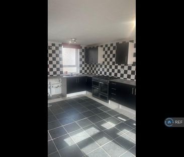 3 bedroom end of terrace house to rent - Photo 3