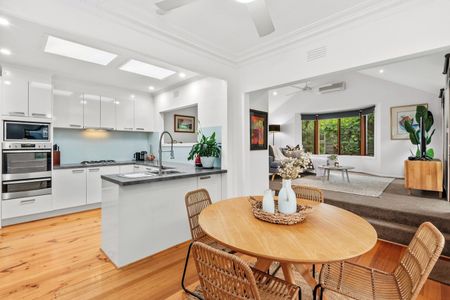 Stunning family home with a plunge pool - Photo 4