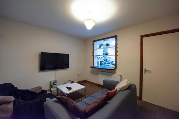 4 bedroom terraced house to rent - Photo 1