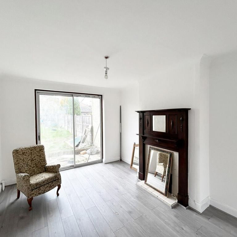 3 bedroom semi-detached house to rent - Photo 1