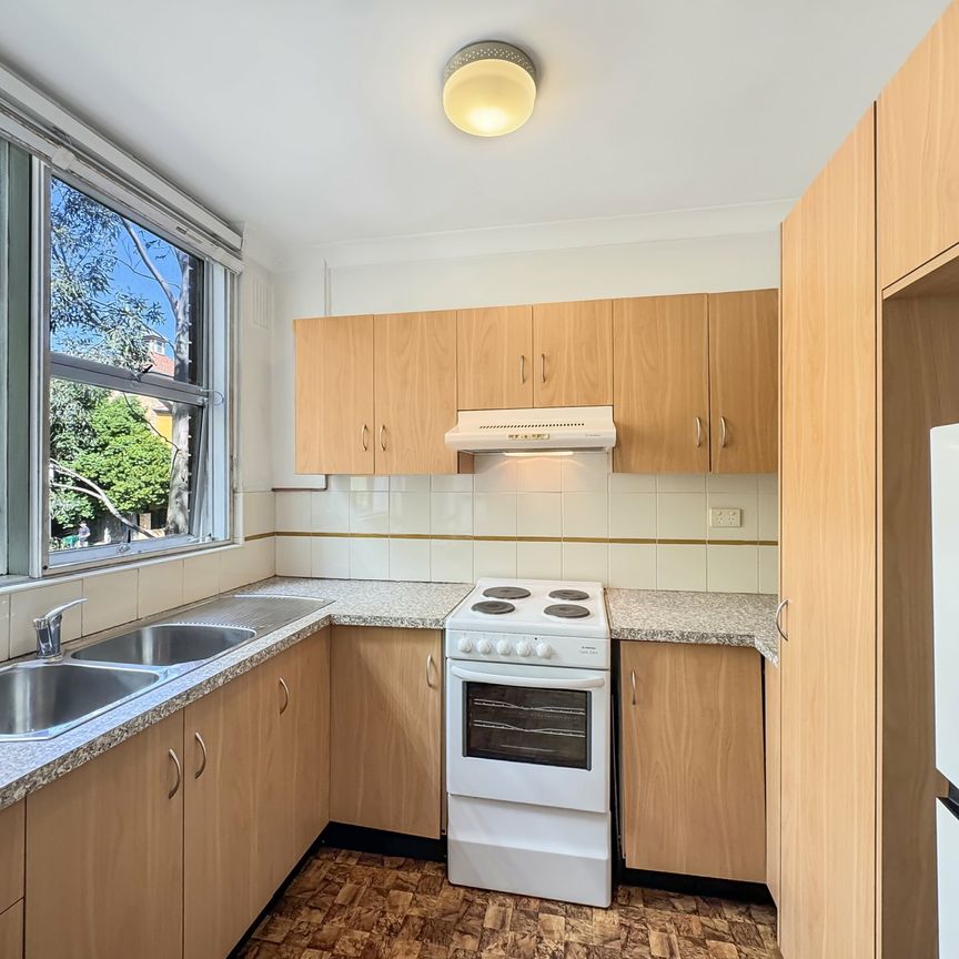 Spacious One Bedroom Apartment ! - Photo 1