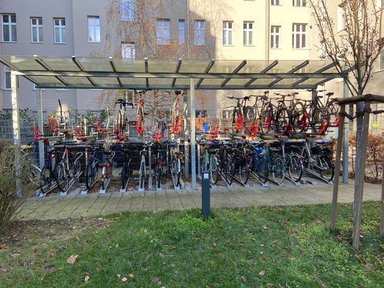 Moderne 1,5-Zimmer-Wohnung mit Balkon & Aufzug in Berlin-Treptow - Photo 1